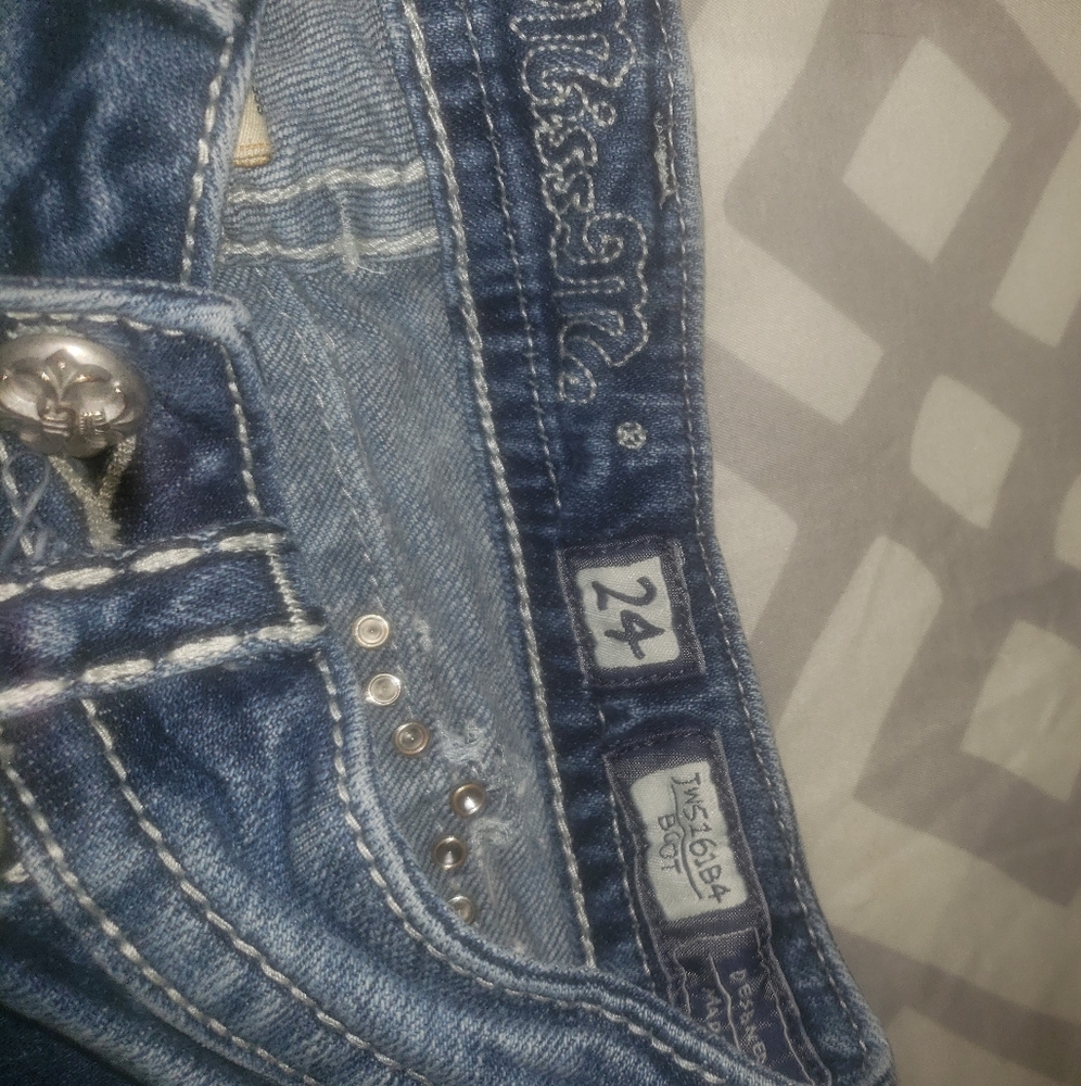 Miss Me jeans size 24 like new only wear them once now I'm too big